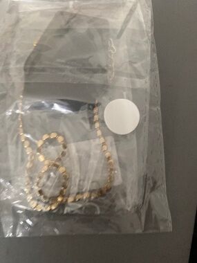 paparazzi gold tone choker in box pattern